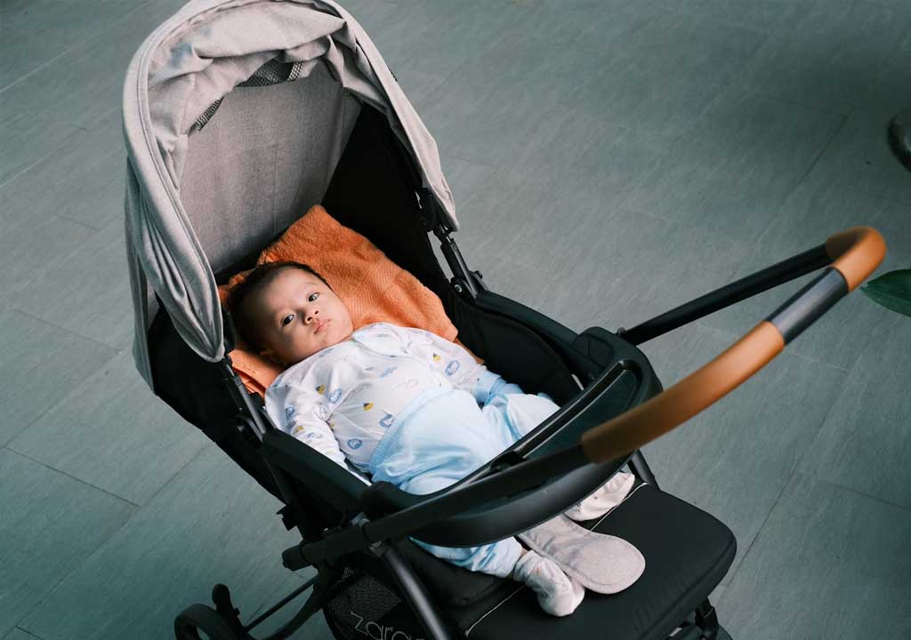 On-the-Go Feeding: Portable Bottles, Wipes, and Travel Accessories